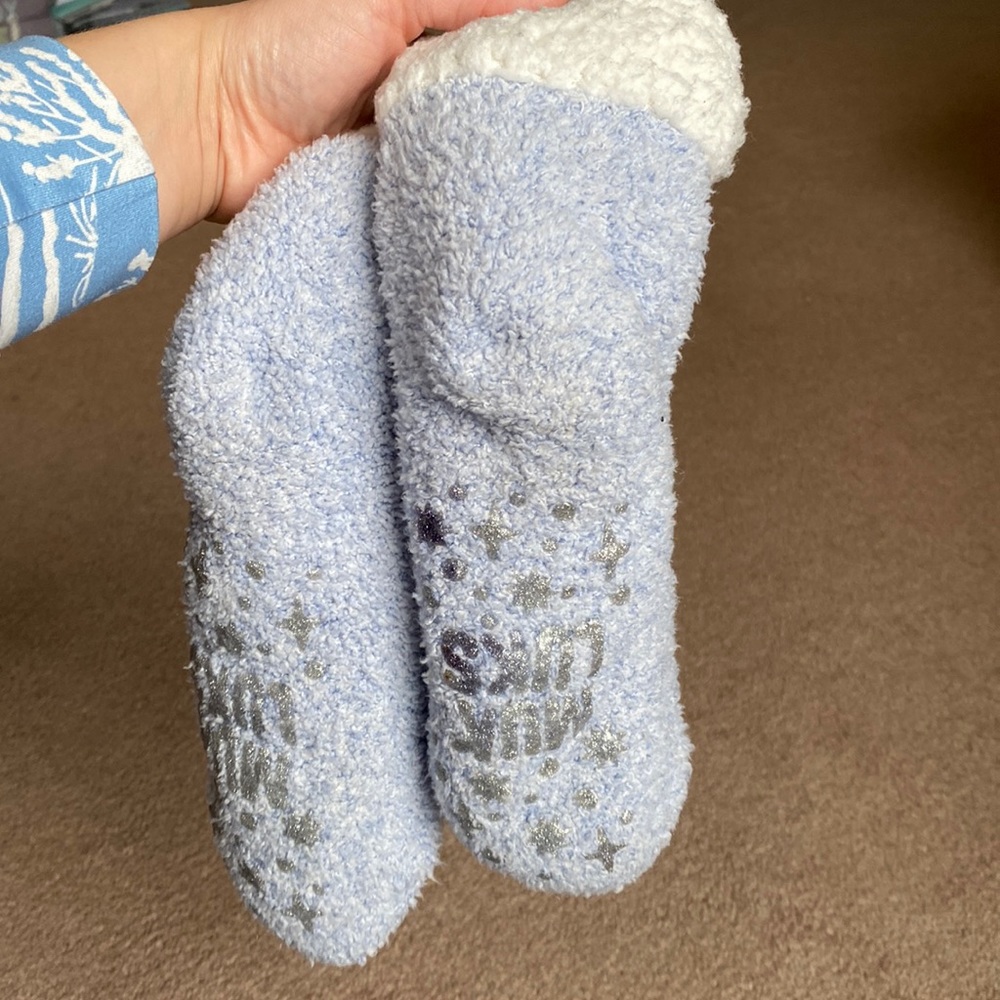 Muk Luks cabin slipper socks - Picture 2 of 6